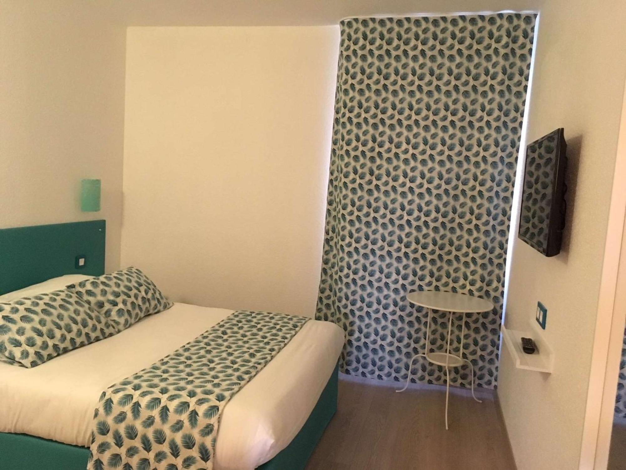 Brit Hotel Salon De Provence ภายนอก รูปภาพ